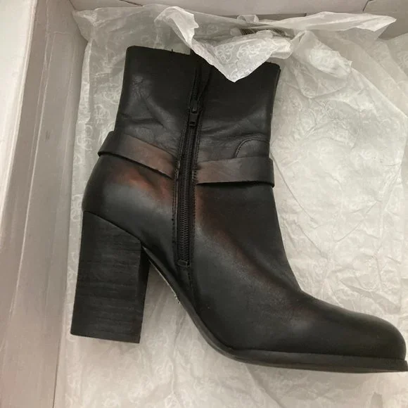 Guess Black Heeled boots - size 8